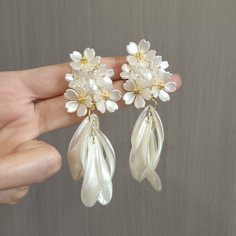 Pendientes largos de borla con diseño francés de jazmín, estilo exclusivo y elegante, pendientes exagerados y sofisticados para novia.